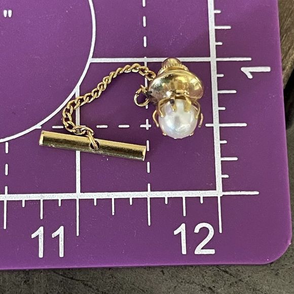 Vintage Tie Tack Pin With Chain Gold Tone White Round Faux Pearl - Picture 4 of 4